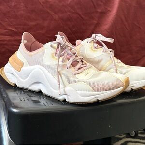 SOREL Kinetic RNEGD Float Sneaker (Women) 7.5  Great Condition!